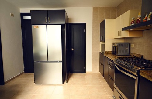 Villahermosa House | ROOM WITH PRIVATE BATHROOM, IN A HOUSE WITH SHARED AMENITIES AND A POOL
