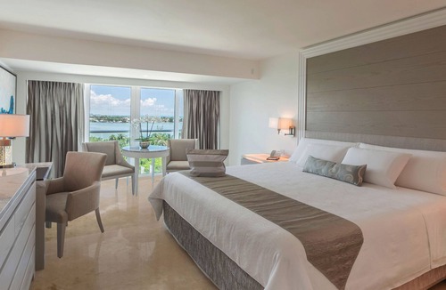 Zona Hotelera Hotel | Royal Deluxe Suites with Ocean View, Parial Ocean View or Lagoon Views.
