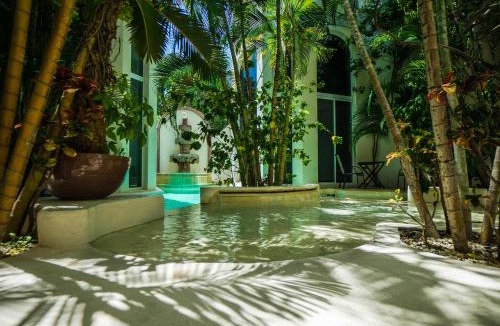 Downtown Apartment | Royal Palms 10 condo