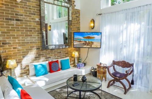 Downtown Apartment | Royal Palms 3 condo