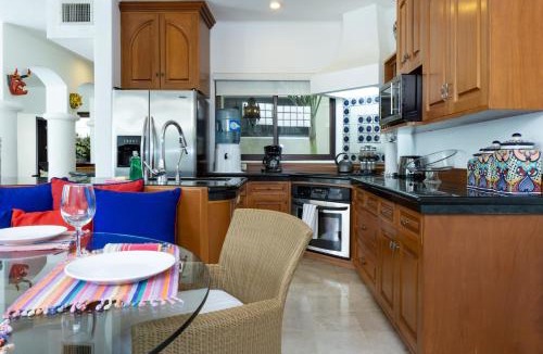 Downtown Apartment | Royal Palms 8 condo