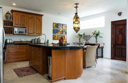 Downtown Apartment | Royal Palms 8 condo