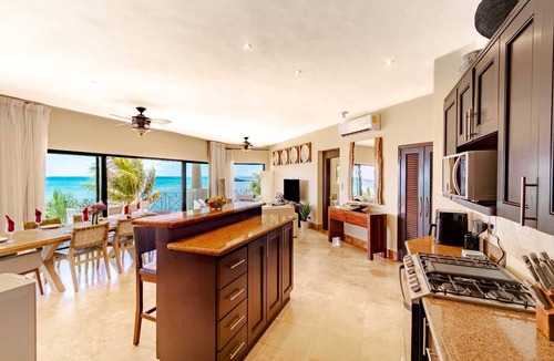 Centro Condo | Sale! Stunning Ocean Views! Pvt Delxue Rooftop | Beach Club Service | Steps to 5th Ave & Maid