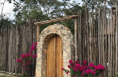 Francisco Uh May Cabin | Selvaluna Eco-chic cabinnn