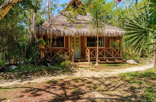 Francisco Uh May Cabin | Selvaluna Eco-chic cabinnn