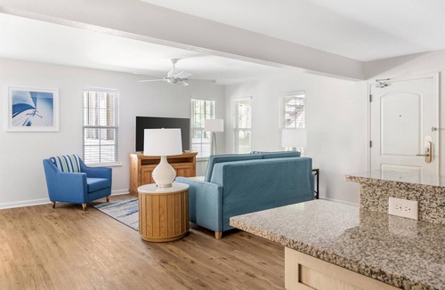Sea Scape Hotel | Serene 1BR King Suites w/Full Kitchen & Laundry near Wright Brothers Memorial