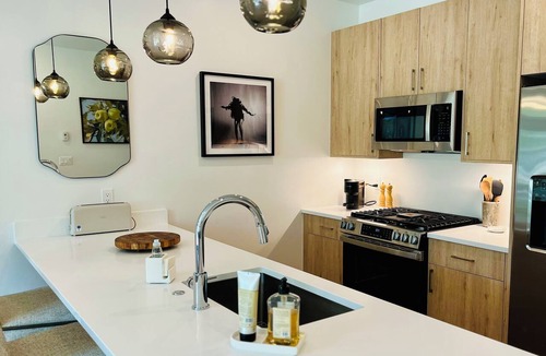 Silverthorne Condo | Silverthorne Retreat with Mtn Views, Private Saltwater Hot Tub, King Bed & Bidet