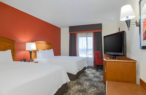 Allen House | Sleek & Modern Rm for Families! Free Breakfast