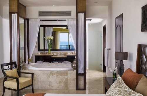 Playa Mujeres Resort | Sleek Sophistication: Experience Luxury in a 3 Bedroom Loft, Villa del Palmar