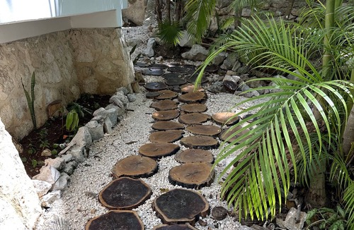 Playacar Fase I House | Sleeps 12 short walk to the best beach in Playa, Infiniti pool, AC in all rooms