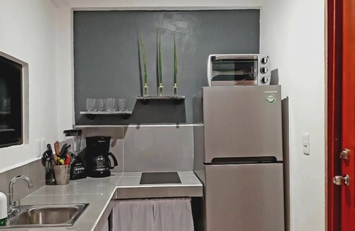 Isla Holbox Apartment | Sleeps 4, Kitchen, Starlink, 1 Min to Beach, C2