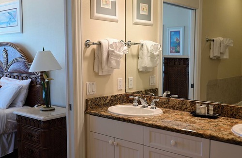 Bradenton Beach Hotel | Spacious 2BR condo. Perfect for family gatherings