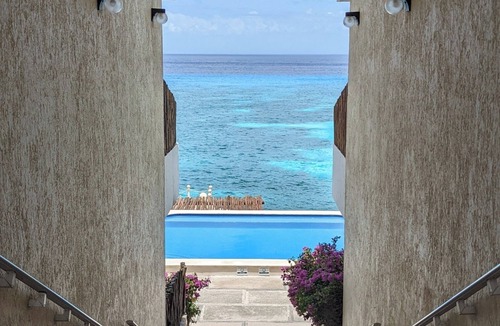 San Miguel Apartment | Spacious 3-Bedroom Beachfront Penthouse in Cozumel! - 15 min walk from downtown!