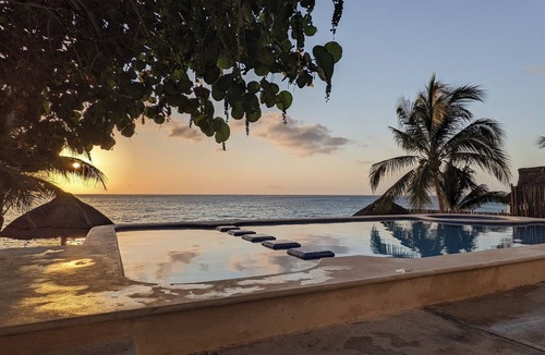 San Miguel Apartment | Spacious 3-Bedroom Beachfront Penthouse in Cozumel! - 15 min walk from downtown!