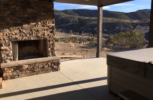 Sterling Cabin | Spacious and beautiful 5400 sq. ft. cabin located near Palisade State Park.