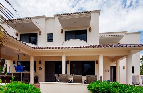 Soliman Bay Villa | Spacious Beachfront Villa includes Cook, Pool, WiFi – Check out our Summer Sale!