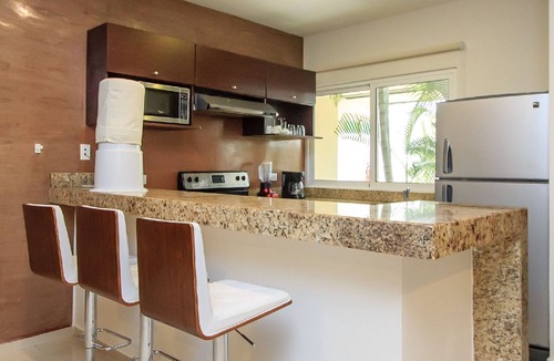 Gonzalo Guerrero Apartment | Spacious condo + Ground floor easypool access + gym + jacuzzi + games area