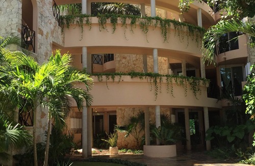 Puerto Aventuras Condo | Spacious condominium with stunning water views