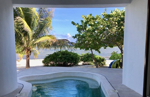 Majahual House | Spacious Luxury 4 Bedroom Home on Private Beach