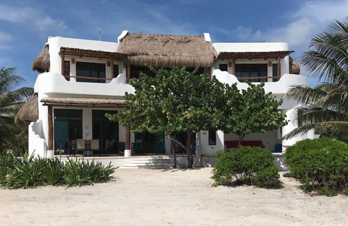 Majahual House | Spacious Luxury 4 Bedroom Home on Private Beach