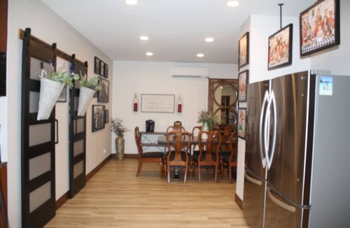 Dyersville House | Spacious renovated restaurant with plenty space and close to The Field of Dreams