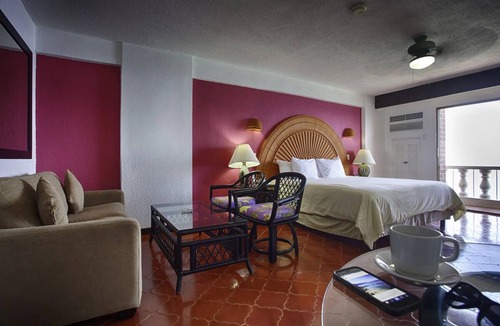 South Shore Hotel Area Hotel | Spacious Studio w/Panoramic Ocean Views | Private Beach Access + Free Breakfast
