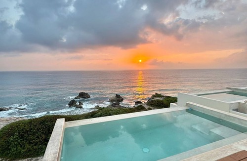 Salina Grande House | Spectacular Ocean Front Townhouse 6 Beadrooms Kitchen Dining Room Tv Room Pool