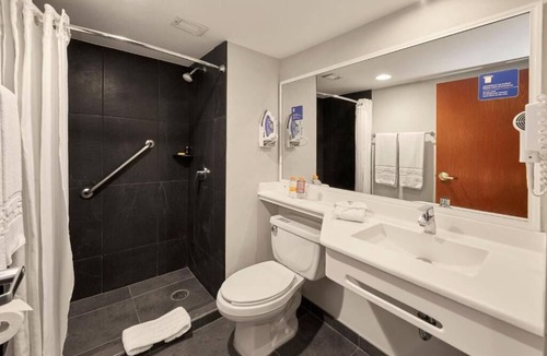 Benito Juarez Hotel | Stay Near CUN Airport – 4 Rooms, Outdoor Pool, Free Breakfast and Shuttle