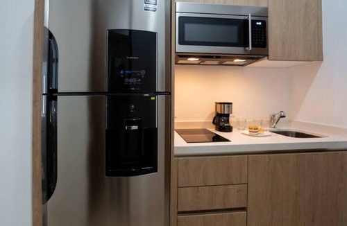 Downtown Apartment | Steps to 5th Ave | Oceanview Roof Pool