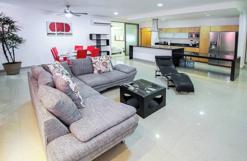 Luis Donaldo Colosio Condo | Steps to Beach & 5th Ave | 2BR | Rooftop Infinity Pool
