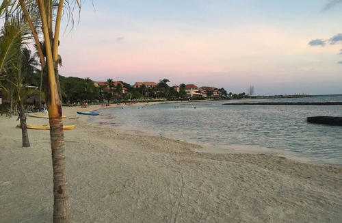 Puerto Aventuras Apartment | Studio 102 With Pool Near the Beach Inside Luxury Complex
