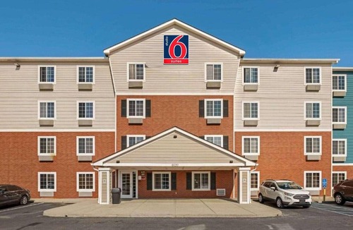Sharonville Apartment | Studio 6 Sharonville|Cozy ADA Full Bed,Tub,Nsmk|Kitchen