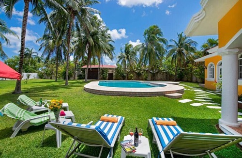 Alfredo V. Bonfil Apartment | Studio Gardenias at Villa flores