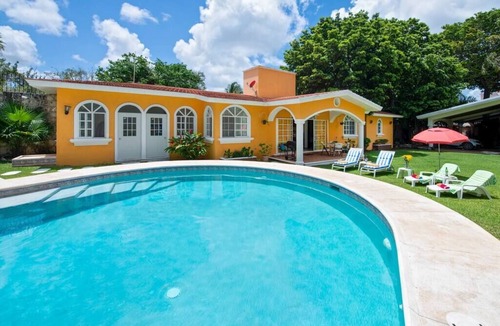 Alfredo V. Bonfil Apartment | Studio Gardenias at Villa flores