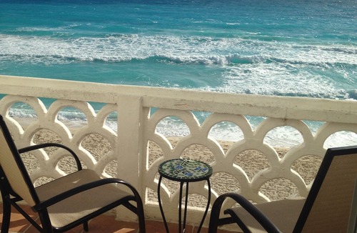 Zona Hotelera Apartment | Stunning 180° Sea View! Be on the Beach In 90 Seconds! WIFI! Just Renovated!