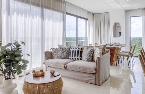 Ejidal Apartment | Stunning 3BR Apt, Pool and Tennis Palmavitta