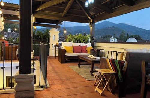 Antigua Guatemala House | Stunning Casa Bella Vista Antigua downtown , 1 to 12 🙋AC, Wifi, lux rooftop Deck