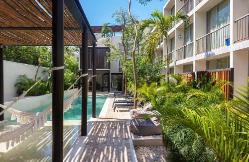La Veleta Hotel | Stylish Condo for 4 Rooftop & Pool Access