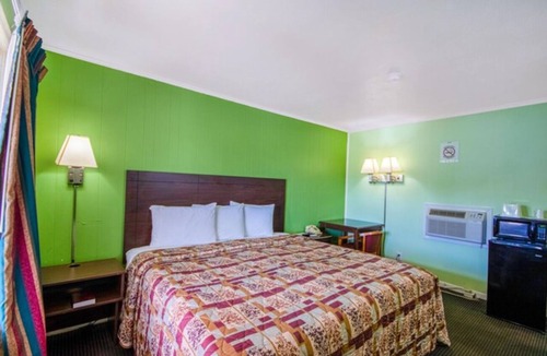 Macon Hotel | Stylish Roadstay w/Breakfast & Highway Access | Free Wi-Fi & Parking