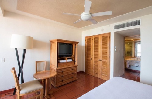 Marina Vallarta Hotel | Stylish Studio with Balcony & Resort Amenities