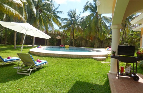 Alfredo V. Bonfil House | Suite Tulipanes at Villa Flores