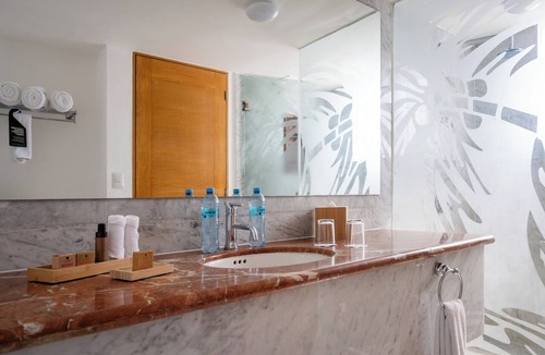 Zona Hotelera Hotel | Sunset Marina Resort & Yacht Club