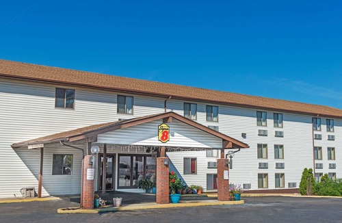 Sullivan Hotel | Super 8 by Wyndham Sullivan