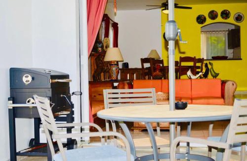 Playacar Bed & Breakfast | Superior Budget Room With Swimming Pool Air Conditioning and Parking