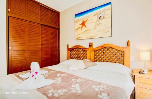 Playacar Bed & Breakfast | Superior Comfort Room With Swimming Pool Air Conditioning and Parking