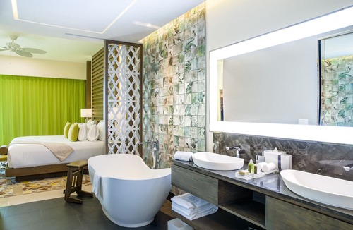 Puerto Juarez Resort | ✩ Swim-Up ✩ Coastal Suite ✩ 588 sqft ✩ Near Airport & Downtown Cancun ✩