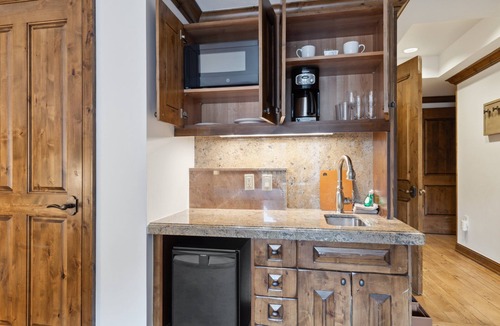 Downtown Hotel | The Aspen Mountain Residences Luxury 1 Bedroom Mountainside