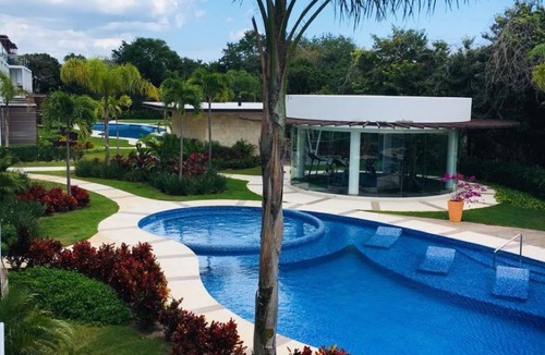 Chetumal Apartment | The best of both worlds: a cozy modern apartment near the beach and golf course