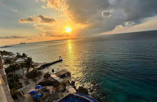 Colonia Andres Apartment | The Queen of Cozumel - Urban Empire En-suite City View - for Couples in Mind