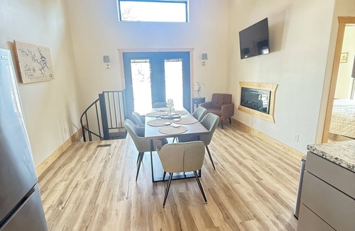 Roach House | The Red Door - New 5-bedroom tiny house with AC in charming Roach on the water